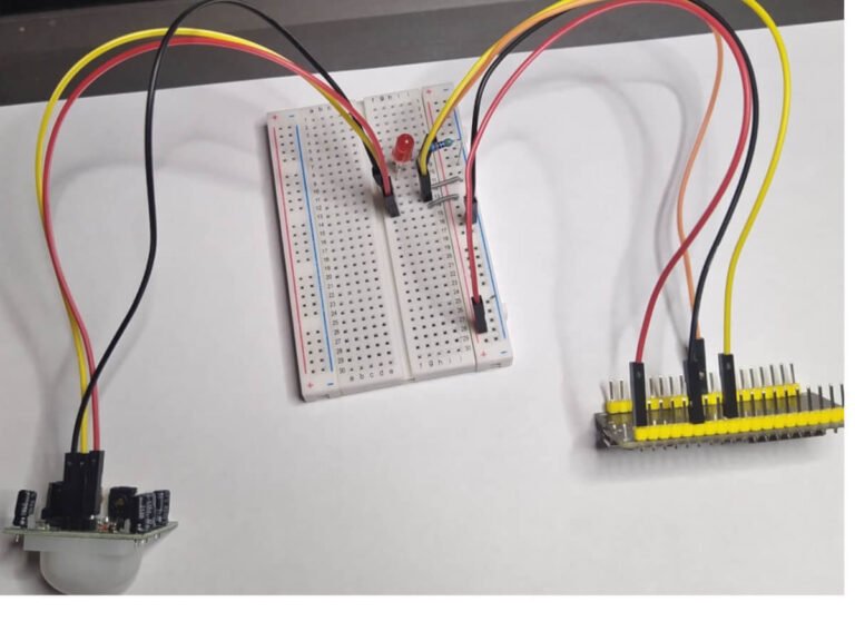 Exploring the ESP32: Components and Sensor Compatibility